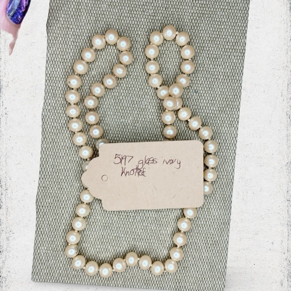 5197. Vintage Ivory Glass Faux Pearls - Picture 2 of 5